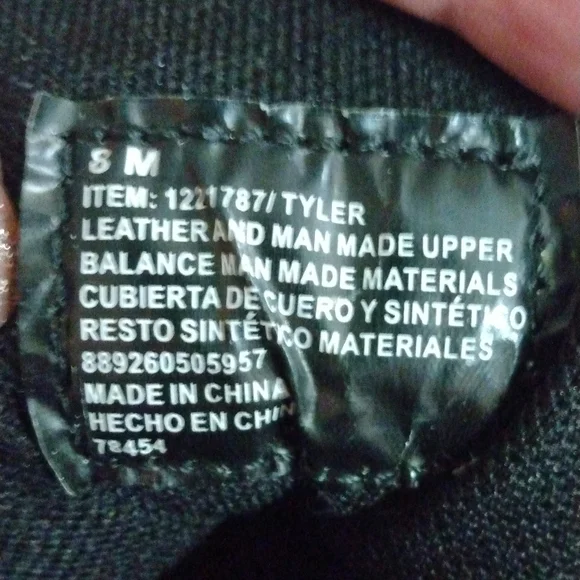 Khombu brand Men's Hiking Boots - Picture 8 of 8